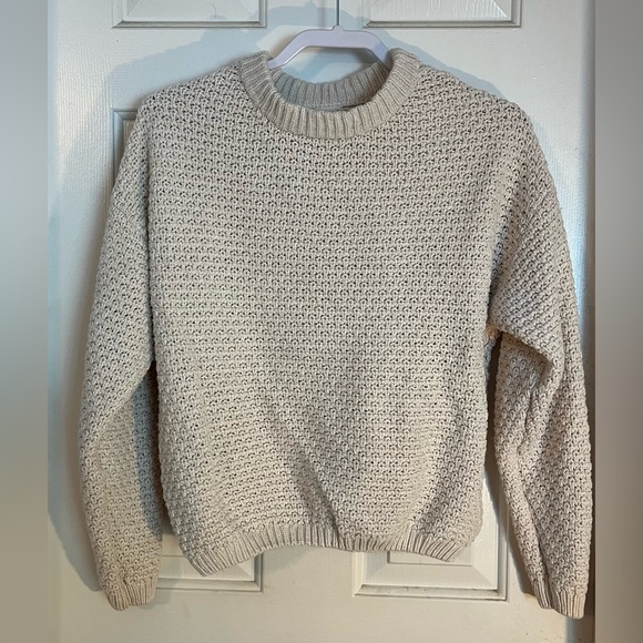 Universal Thread cream sweater. Size medium lightweight. - Picture 1 of 3